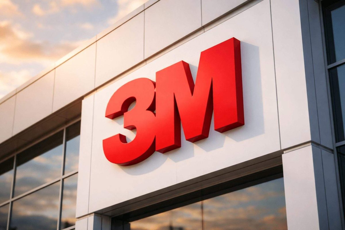 3M Shares Dip on Ex-Dividend Date Amid Insider Transactions