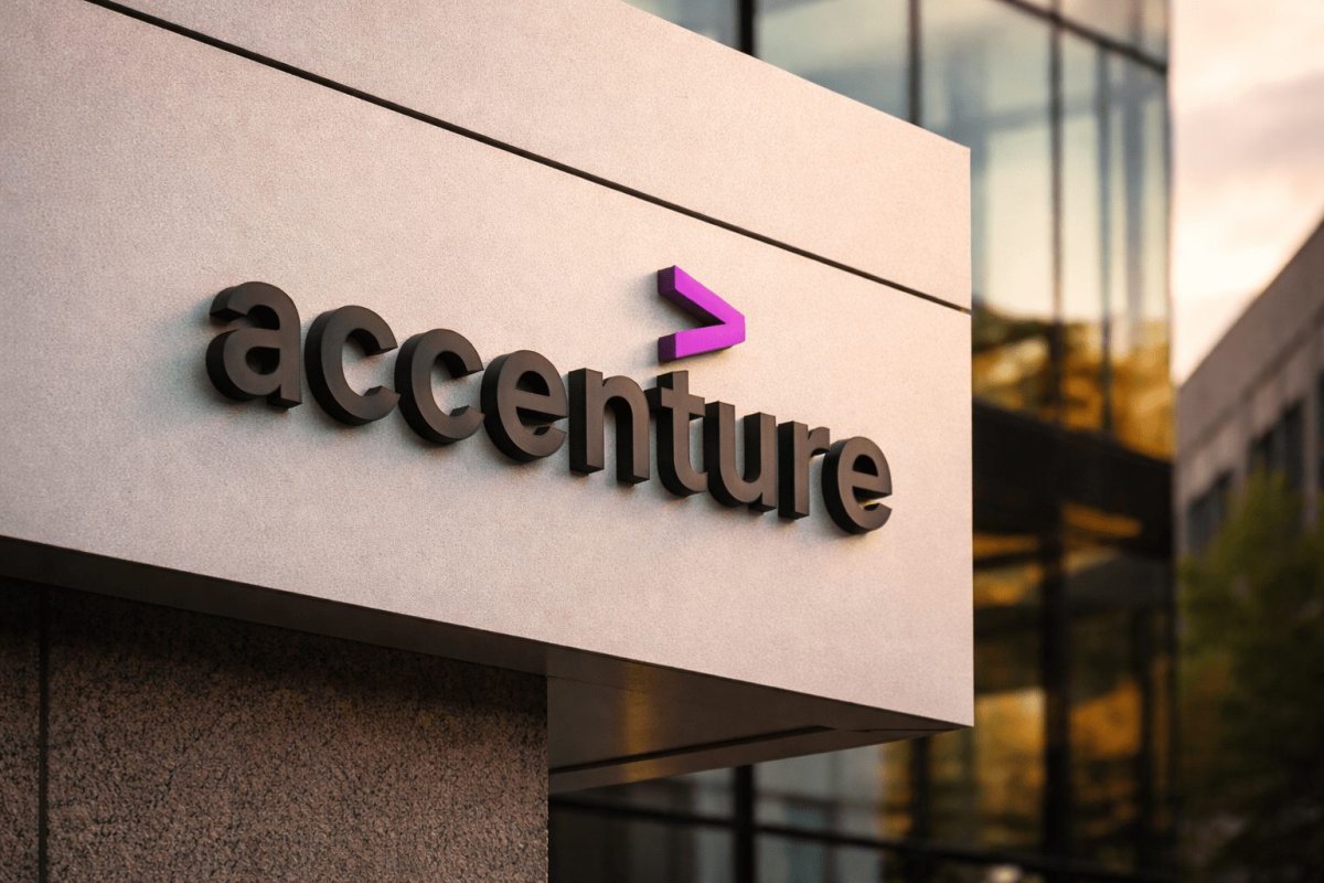 Accenture Shares Slide on CEO Stock Sale and $1.4B Contract Challenge