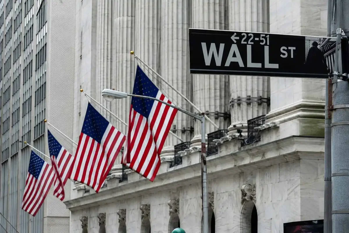 AI-Driven Rally Lifts S&P 500, But Small Caps Lag Behind