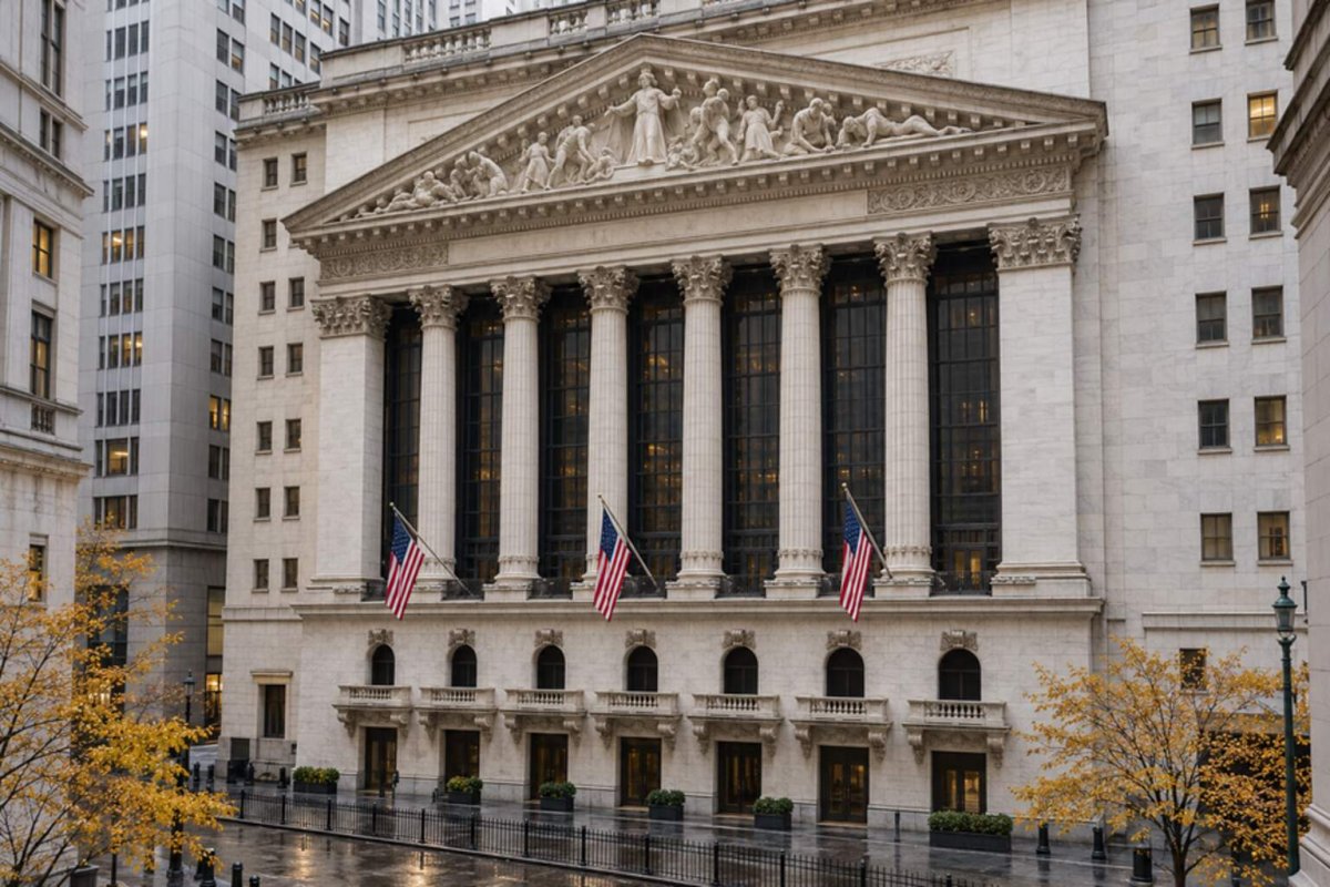 AI Hardware Rally Lifts Nasdaq, But Growth Stocks Split