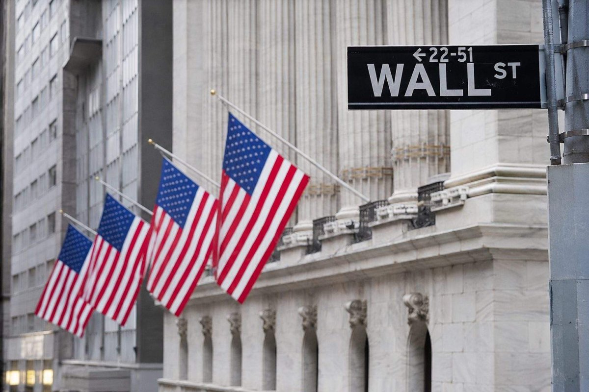 AI Optimism Offsets Inflation Concerns; S&P 500 Edges Higher