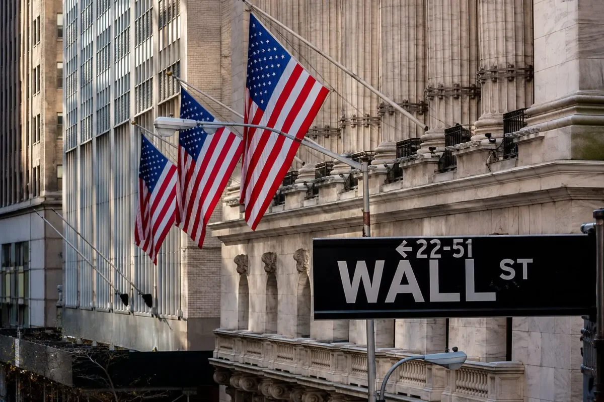 AI Rally Cools: Chip Rout Erases $1.3 Trillion as Jobs Data Spurs Rate Jitters