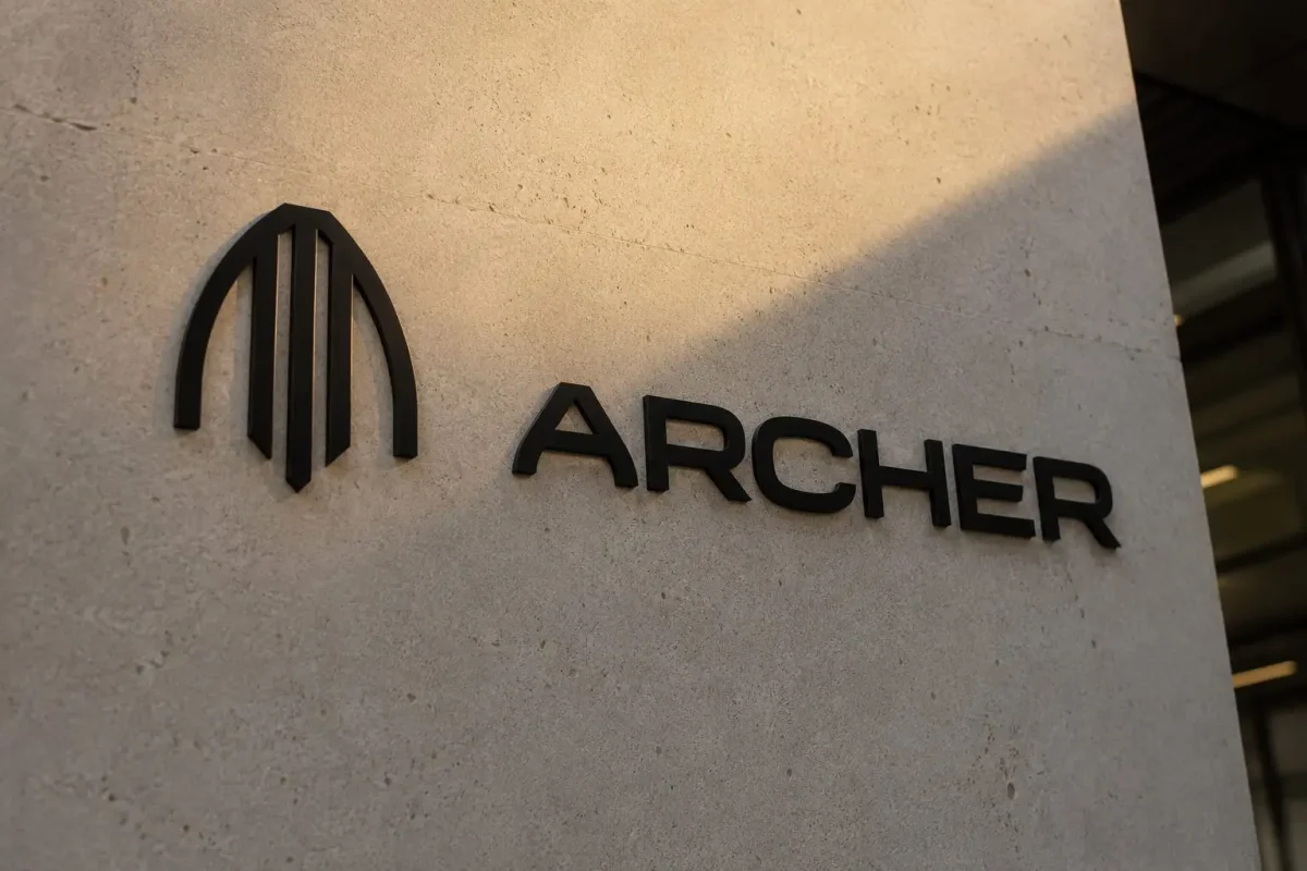 Air-Taxi Stocks Surge: Archer Aviation Soars 9% on Sector Rally and FAA Certification Hopes