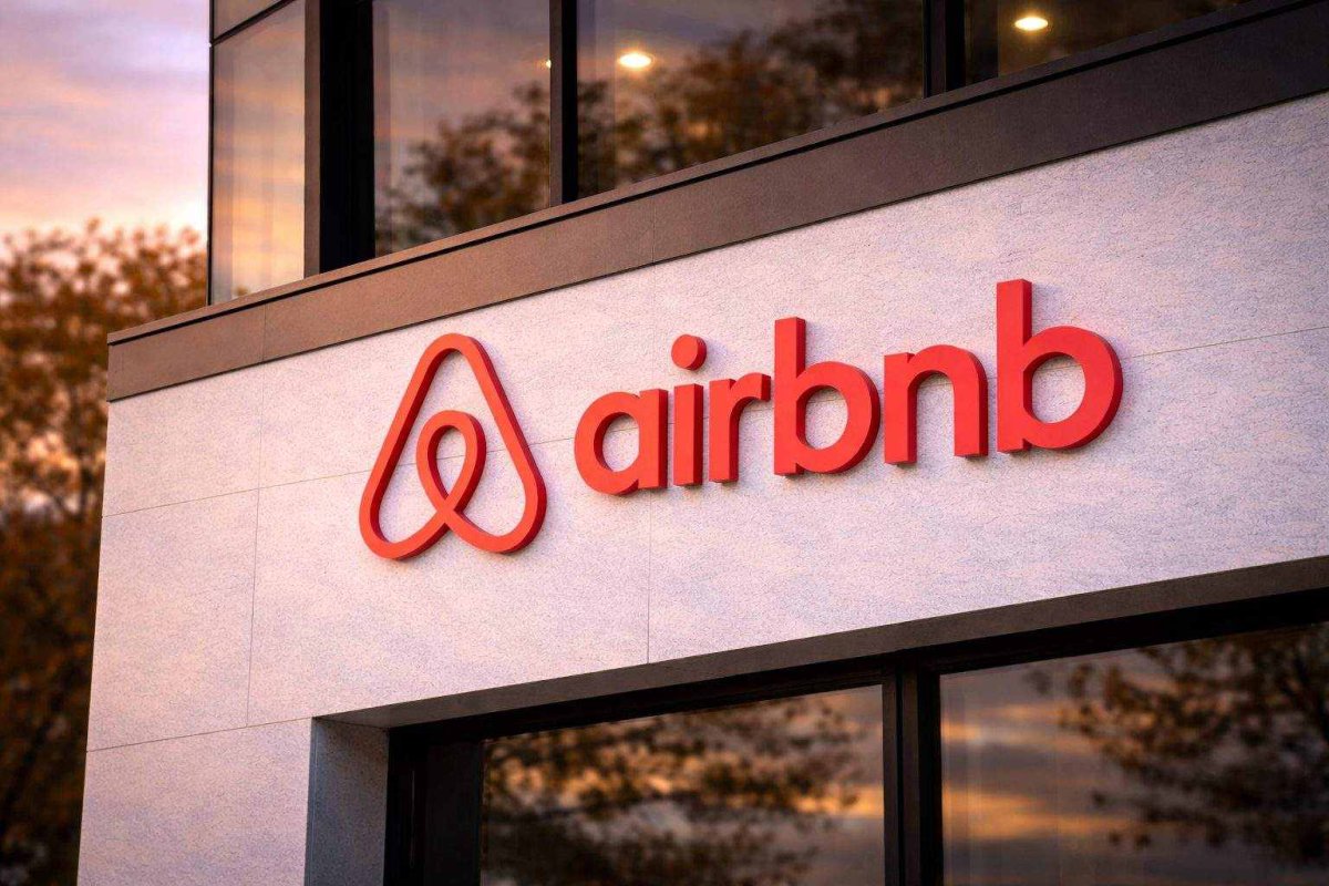 Airbnb Shares Surge on Strong Revenue Outlook and Upscale Demand