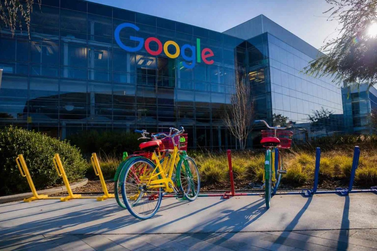 Alphabet Falls as Ackman Exits, Tech Stocks Slide on Oil and Yield Pressure