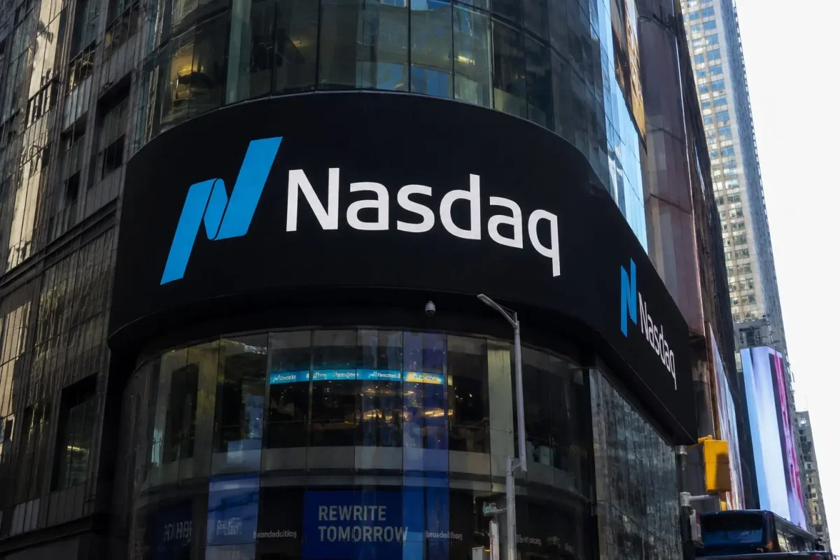 Amazon Cloud Surge Drives Nasdaq Futures; Apple Slips