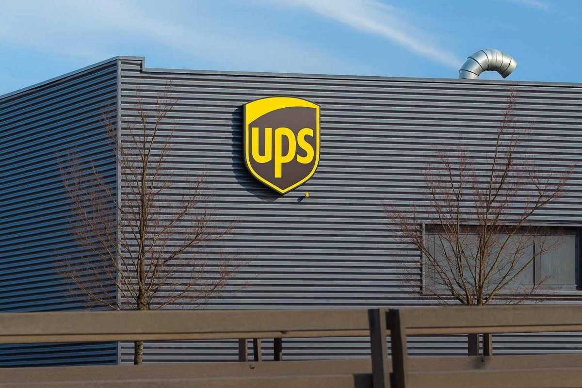Amazon Logistics Expansion Sends UPS Shares Tumbling