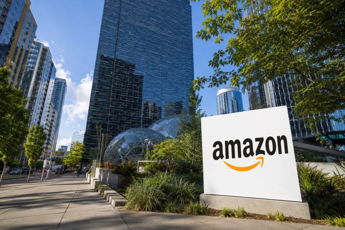 Amazon Stock Dips 1.2% as AWS Surge Clashes with $25.8B Cash Flow Drop