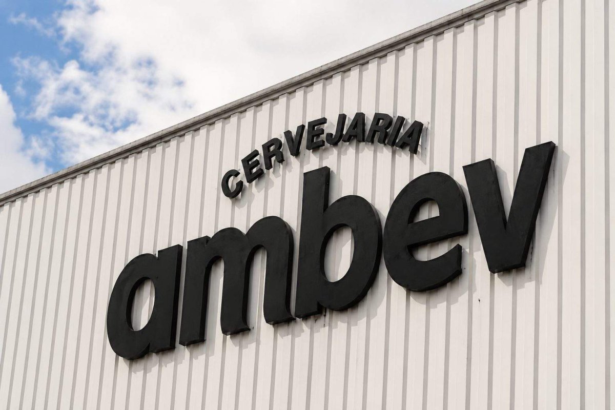 Ambev Outperforms Bovespa; Short Week Adds Pressure