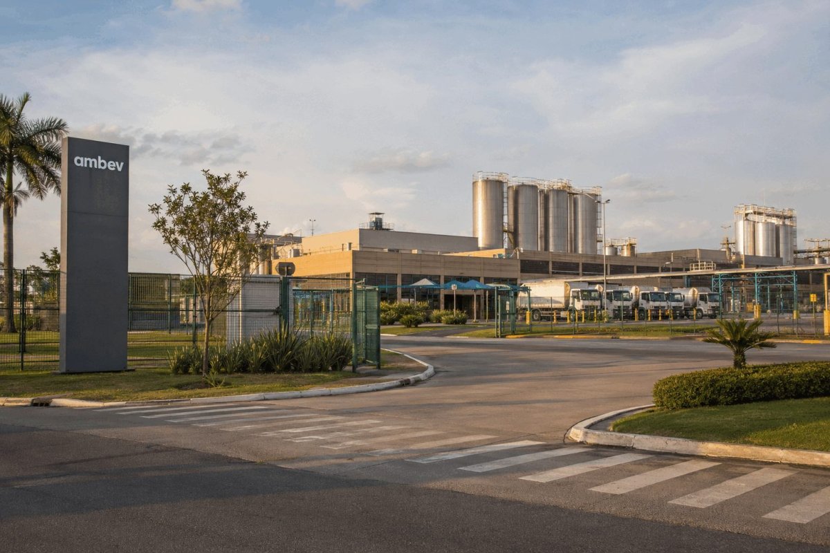 Ambev Slips 0.7% Despite Strong Q2 Margin Expansion