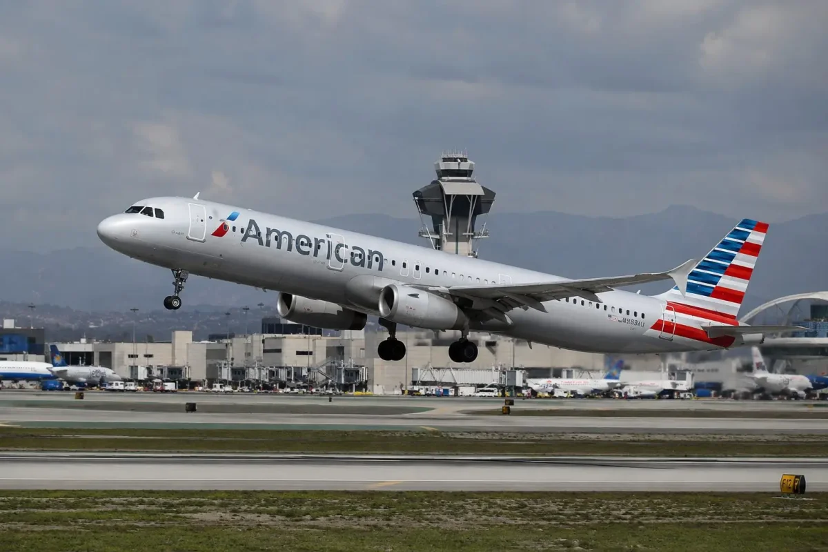 American Airlines Slides on Route Cuts Amid Jet Fuel Cost Squeeze