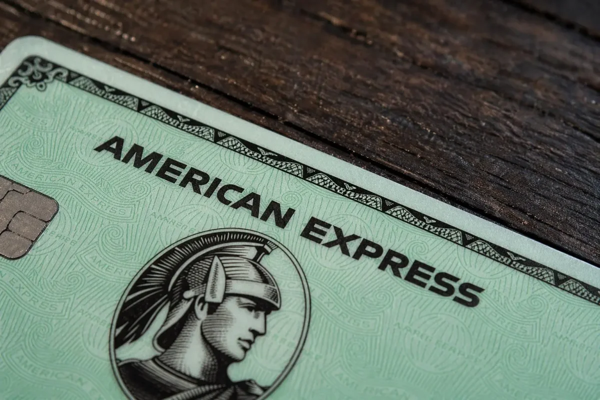 American Express Shares Dip Despite Q1 Profit Beat as Travel Spending Worries Mount