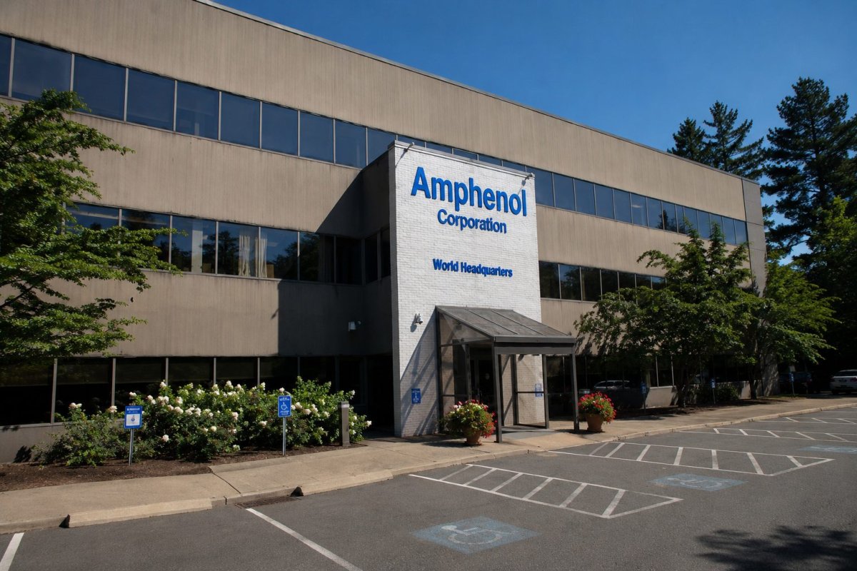 Amphenol Stock Drops 6% as AI Demand and Debt Refinancing Test Investor Confidence