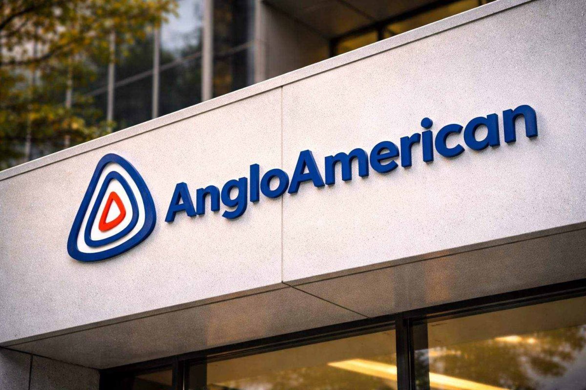 Anglo American Downgraded by BofA Amid De Beers Uncertainty, Shares Dip