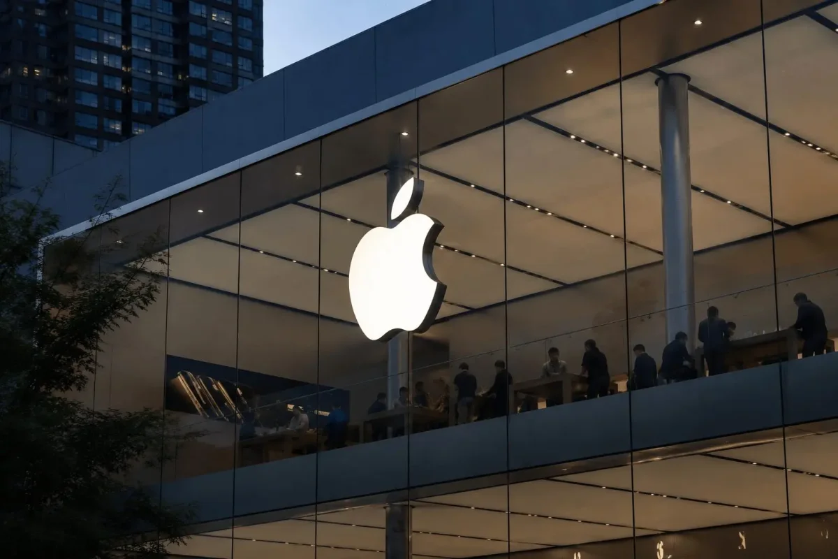 Apple Dips on Supply Chain Worries and AI Doubts Amid $4.3T Valuation