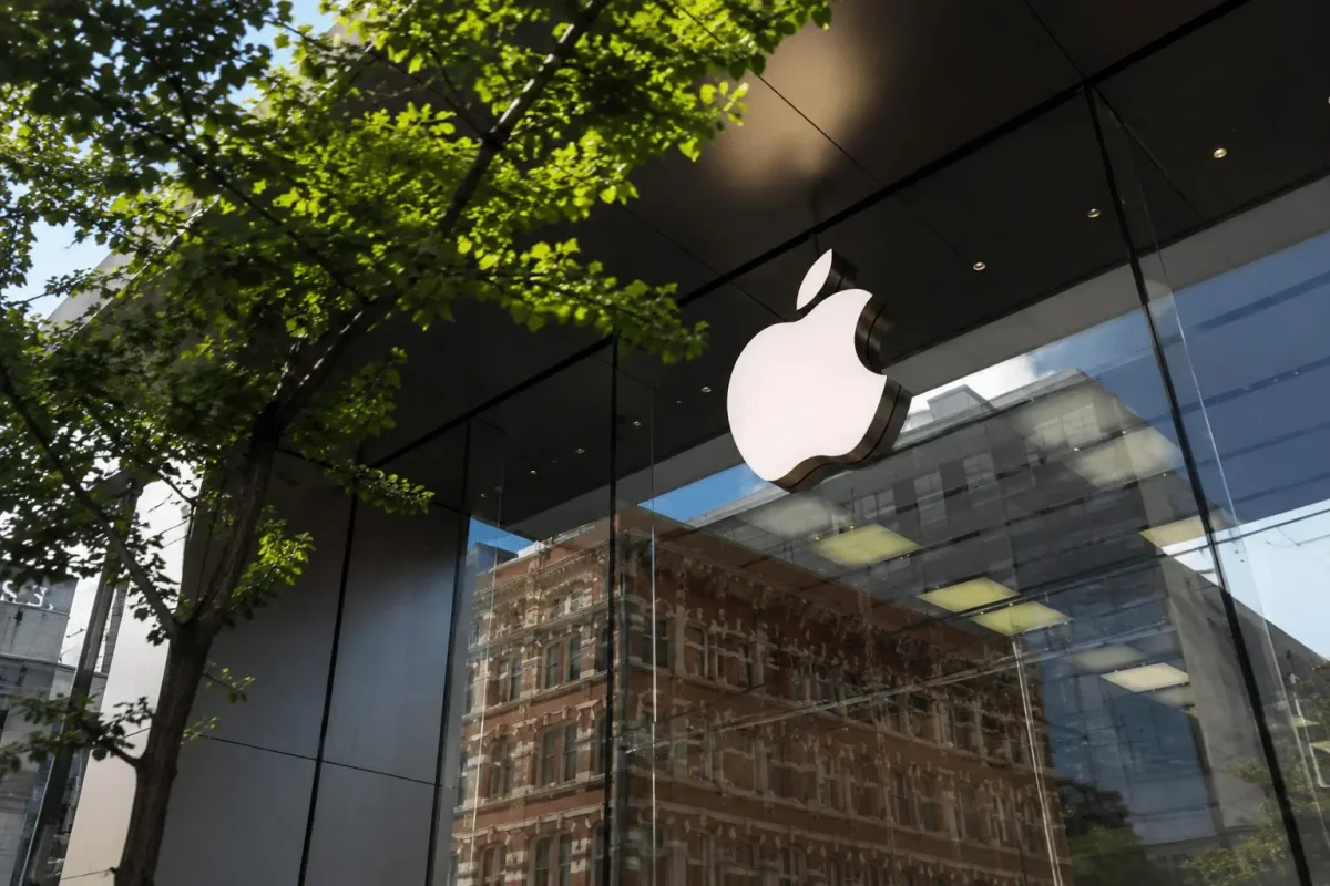 Apple Hits $4.5 Trillion Market Cap; Holiday Week Tests Rally