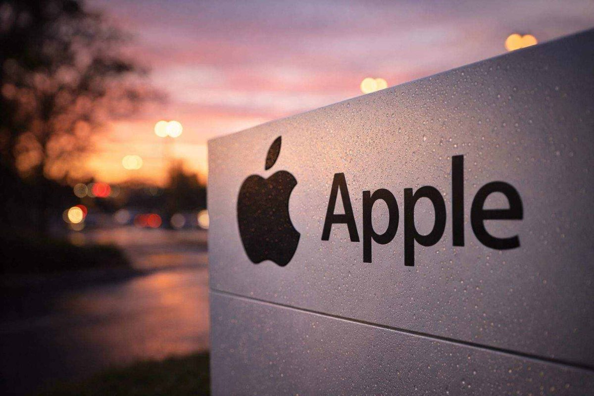 Apple Shares Dip Amid Tech Selloff as New M5 MacBooks and Budget iPhone Launch