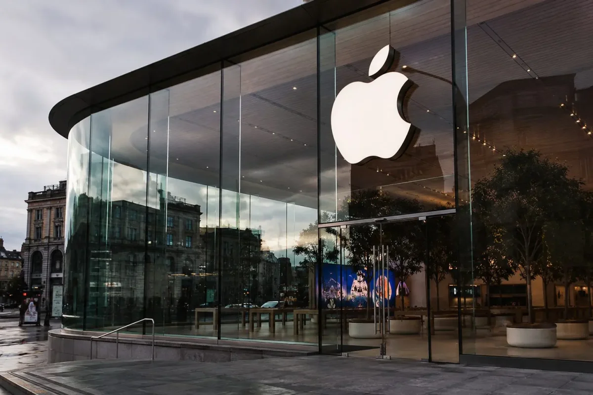 Apple Stock Slips as WWDC AI Showdown Nears