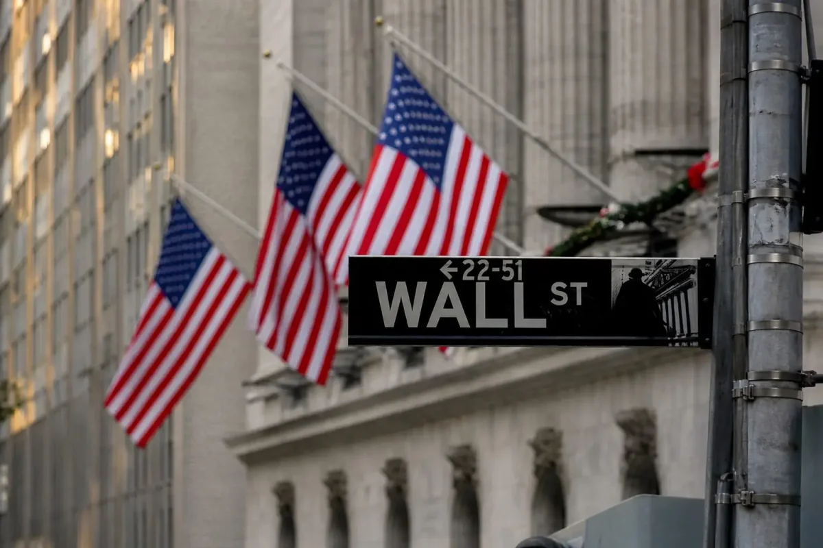 Apple Surge Lifts Dow, S&P 500 Futures; Nasdaq Dips on Oil Jitters