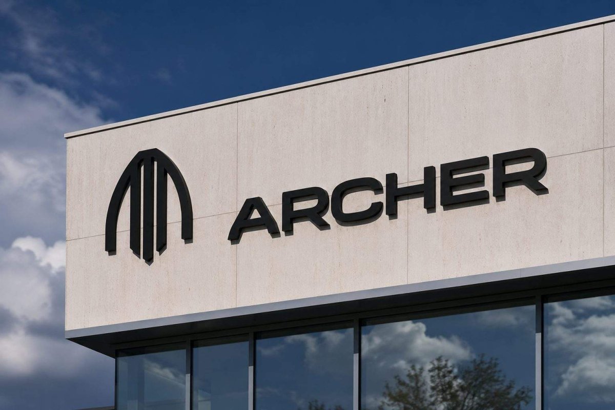 Archer Aviation Edges Higher as Focus Shifts to Certification and Defense Expansion