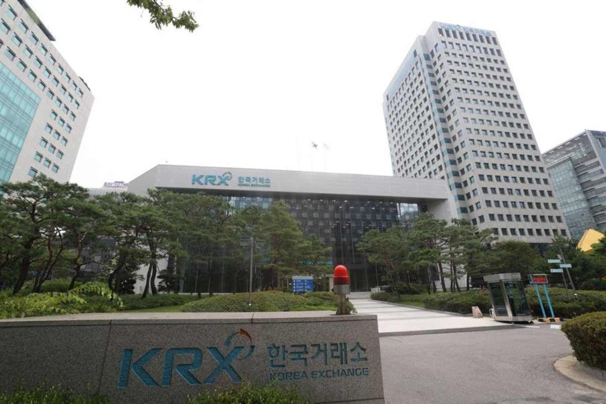 Asian Markets Rally on Chip Gains; Europe Awaits Rate Decisions