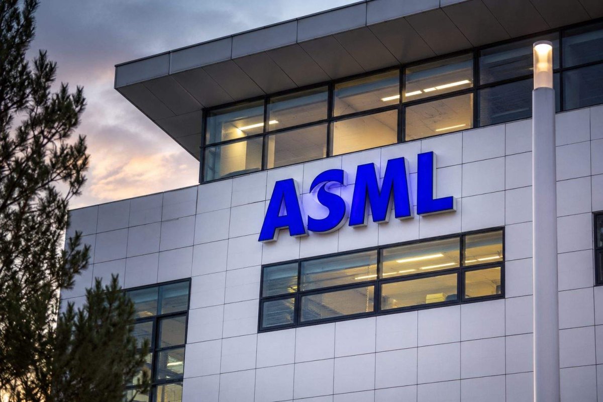 ASML Shares Dip on China Export Restrictions, AI Rally Pauses