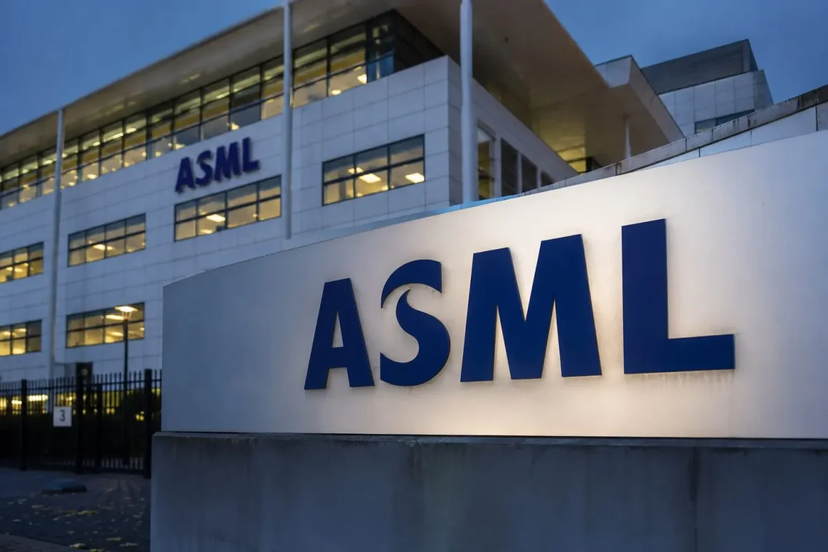 ASML Shares Edge Up as Q4 Revenue Guidance Points to €14.4B