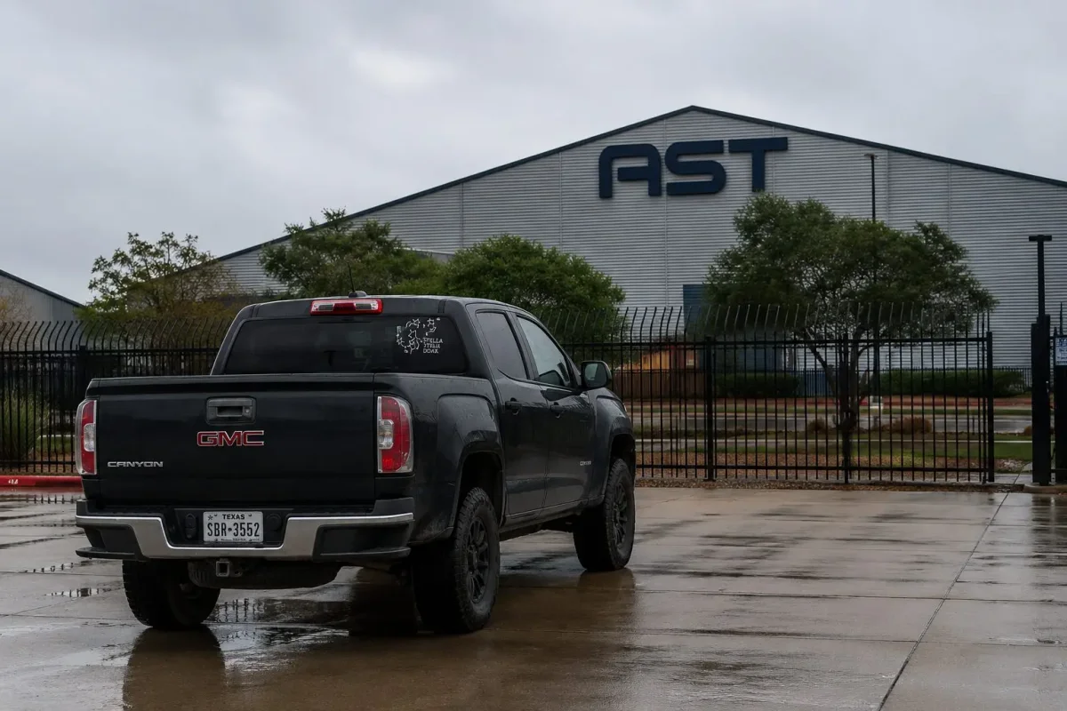 AST SpaceMobile Stock Surges 26.5% as SpaceX IPO Buzz Lifts Space Sector