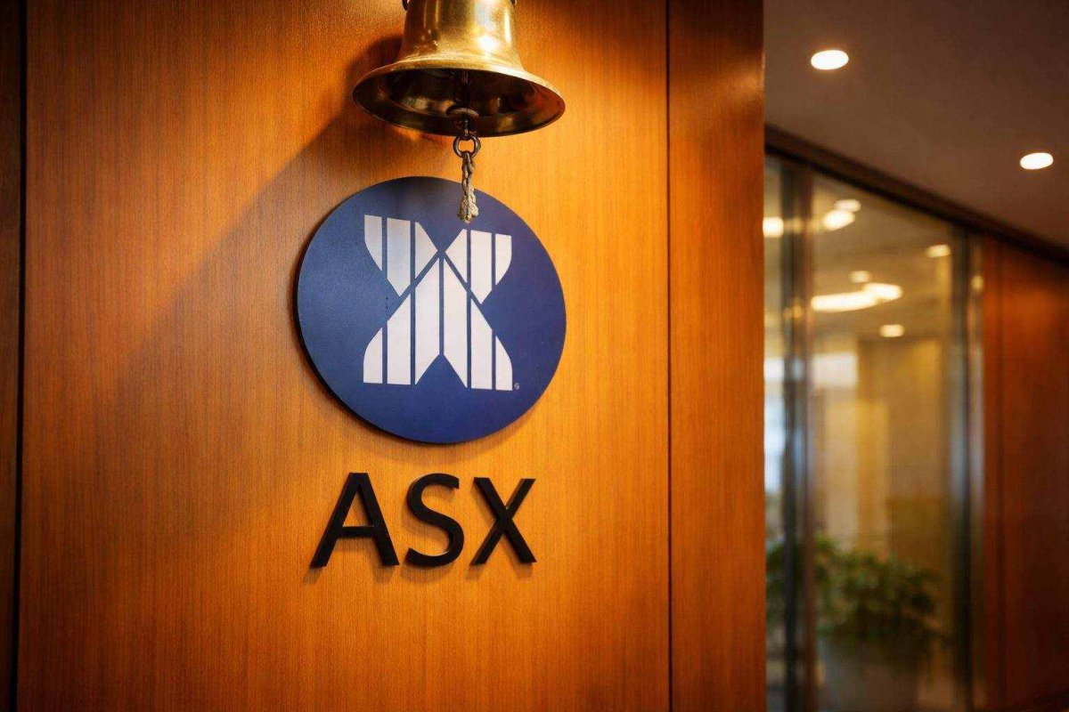 ASX 200 Edges Higher on Bank Strength, Tech Sell-Off Weighs