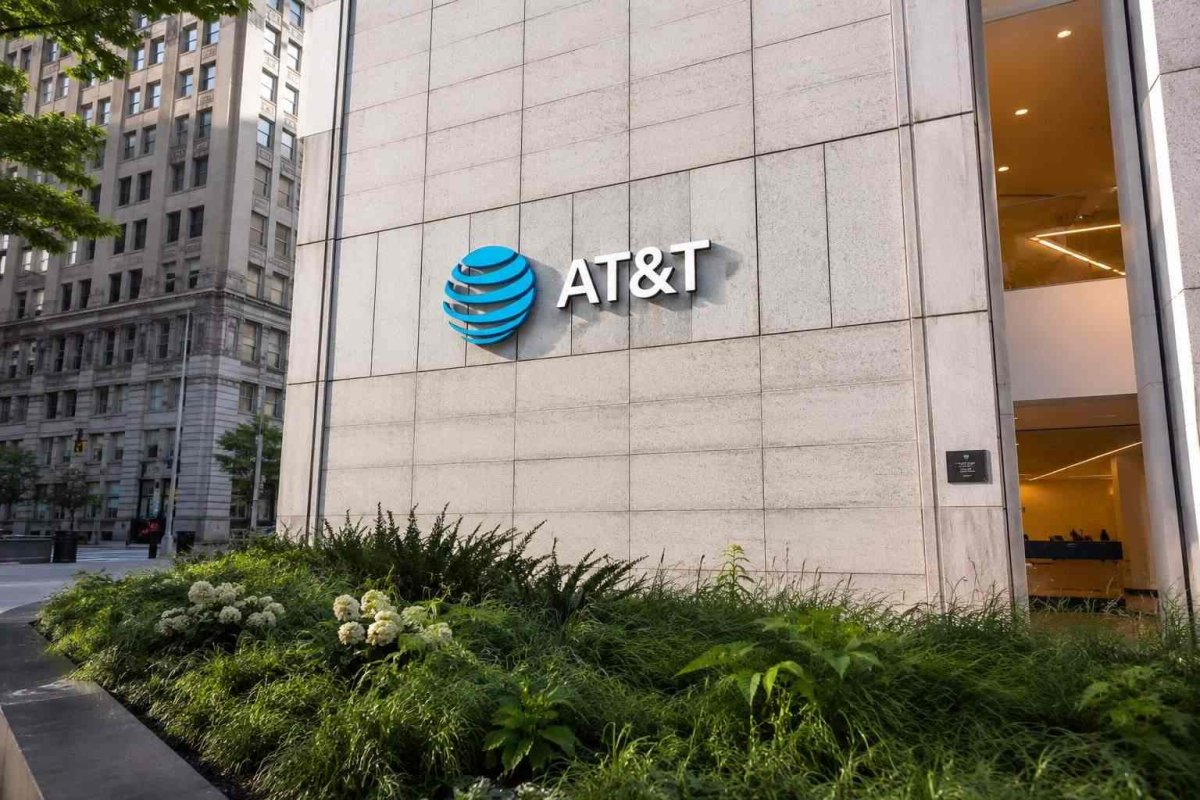 AT&T Bounces from 52-Week Low as Cash Flow Takes Center Stage