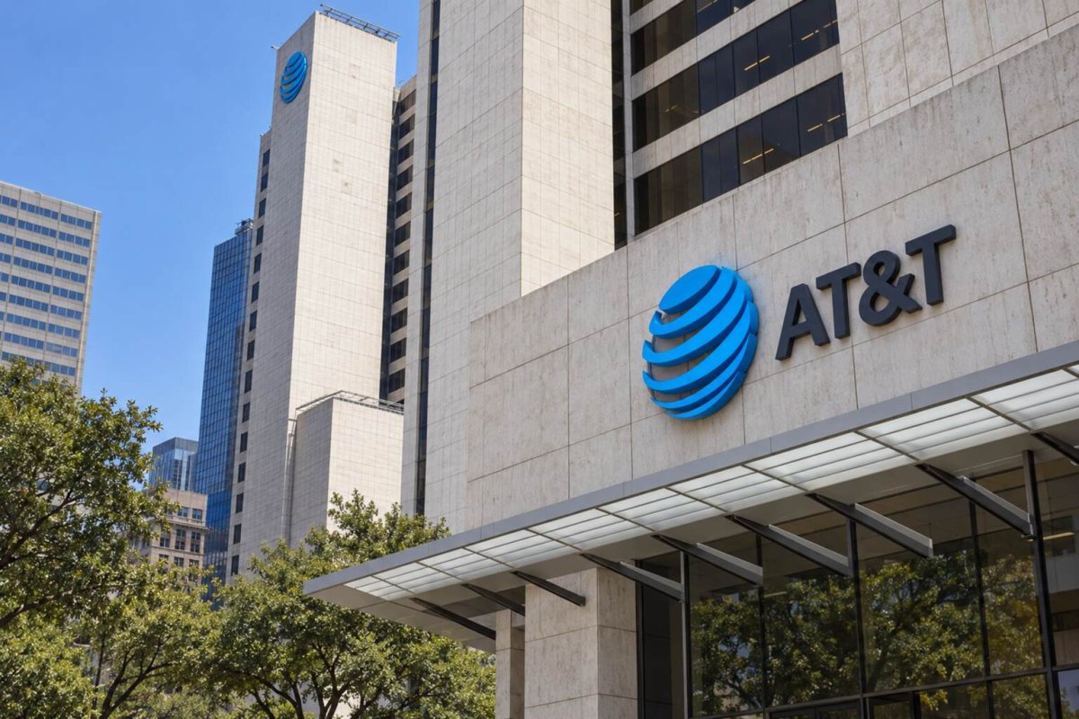 AT&T's $10B Buyback: Cash Returns vs. Debt Burden