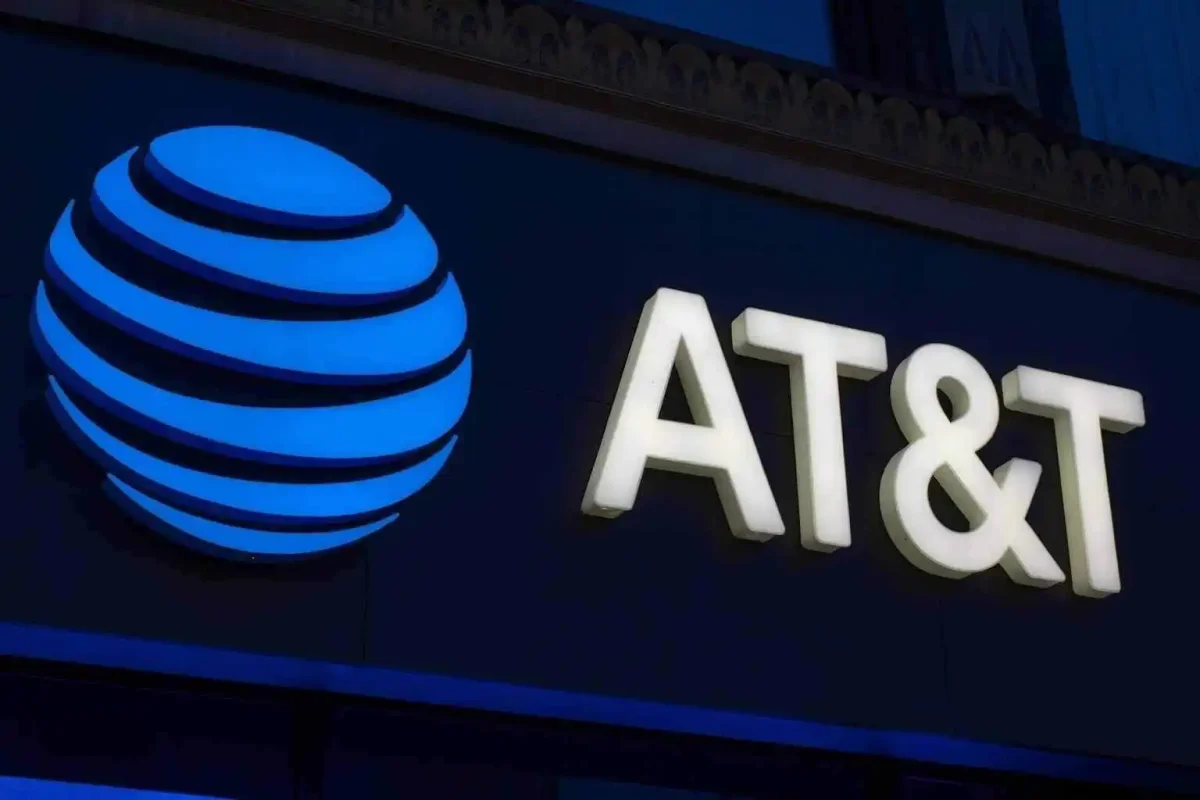 AT&T Shares Dip Ahead of Fed Minutes, Telecoms Mixed