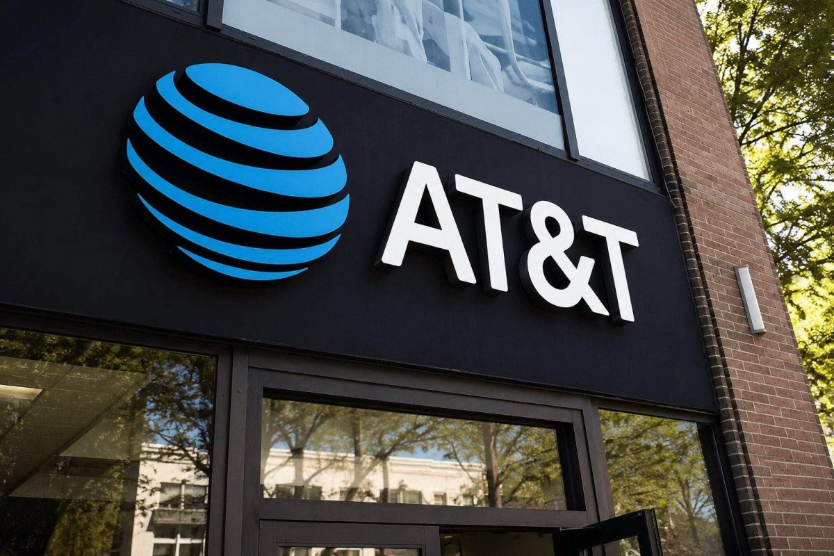 AT&T Shares Rally on $15 Plan and California Fiber Push