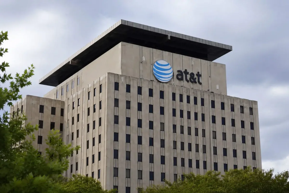 AT&T Slides on Satellite Broadband Threat, Analyst Downgrade