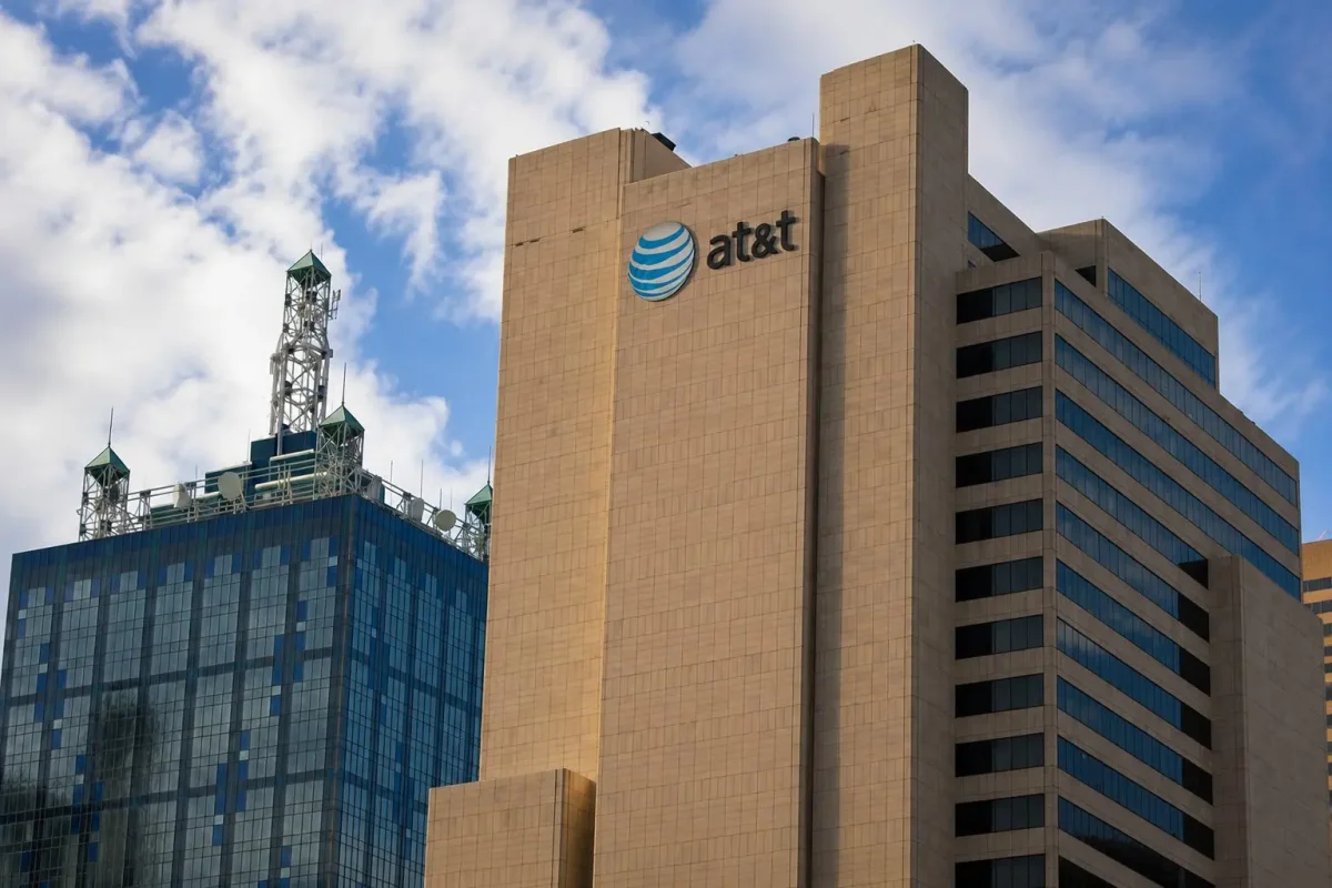 AT&T Stock Dips on Fiber Expansion and Cash Return Concerns