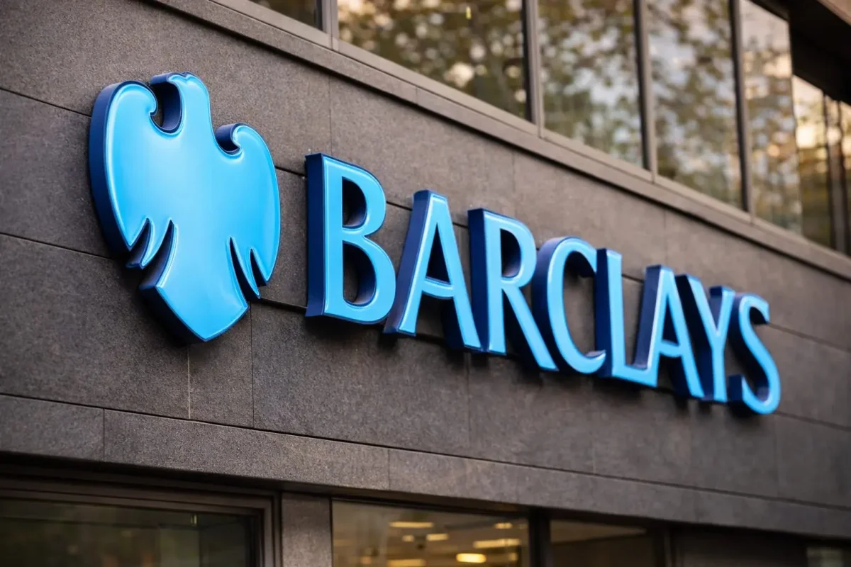 Barclays Gains Ahead of Key Earnings and Strategic Update
