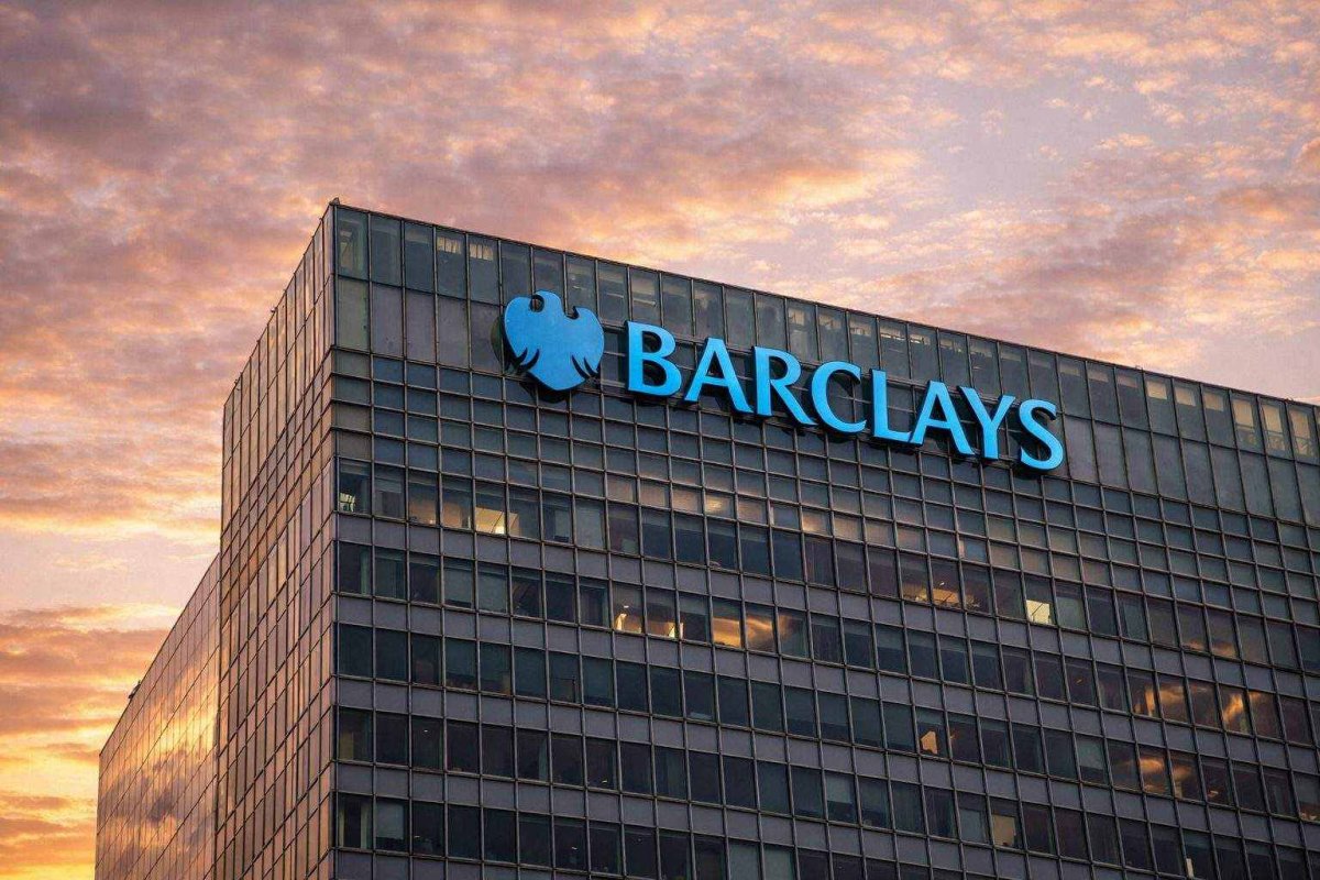 Barclays Lifts Outlook, Unveils £15 Billion Shareholder Return Plan