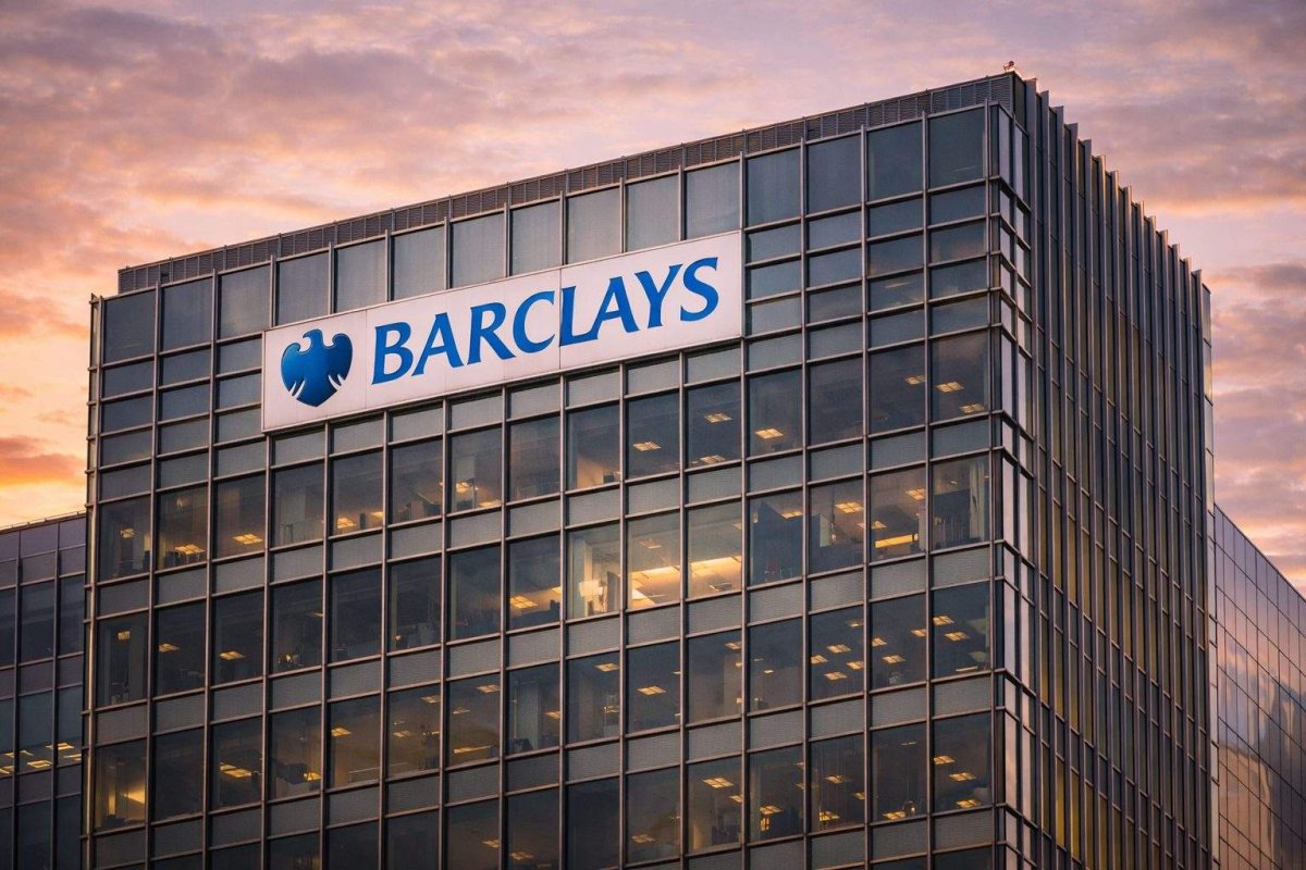 Barclays Shares Dip on Ex-Dividend Adjustment Amid Ongoing Buyback