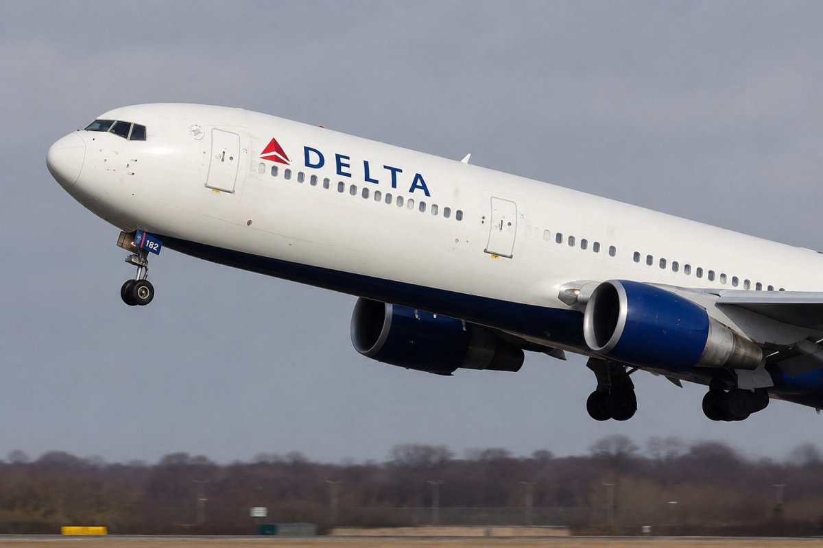 Berkshire's $2.65B Delta Stake Sparks After-Hours Rally