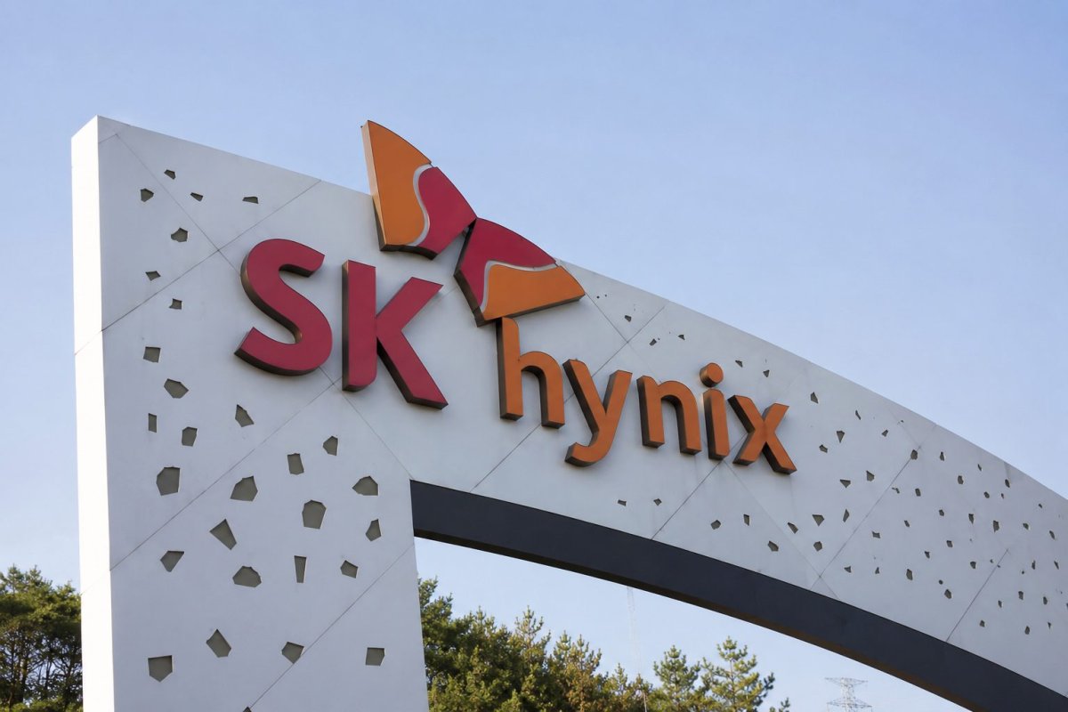 Big Tech Offers to Fund SK Hynix Fabs Amid AI Memory Shortage