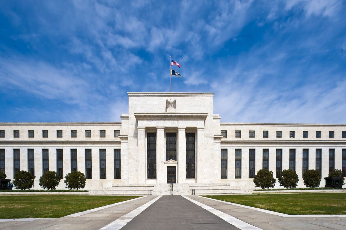 Bitcoin Steadies Above $76K as Fed's Hawkish Path Caps Crypto Rebound