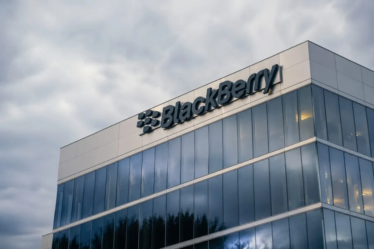 BlackBerry Shares Slip Despite Stifel's Bullish Call, Volume Swamps Buyback Plan