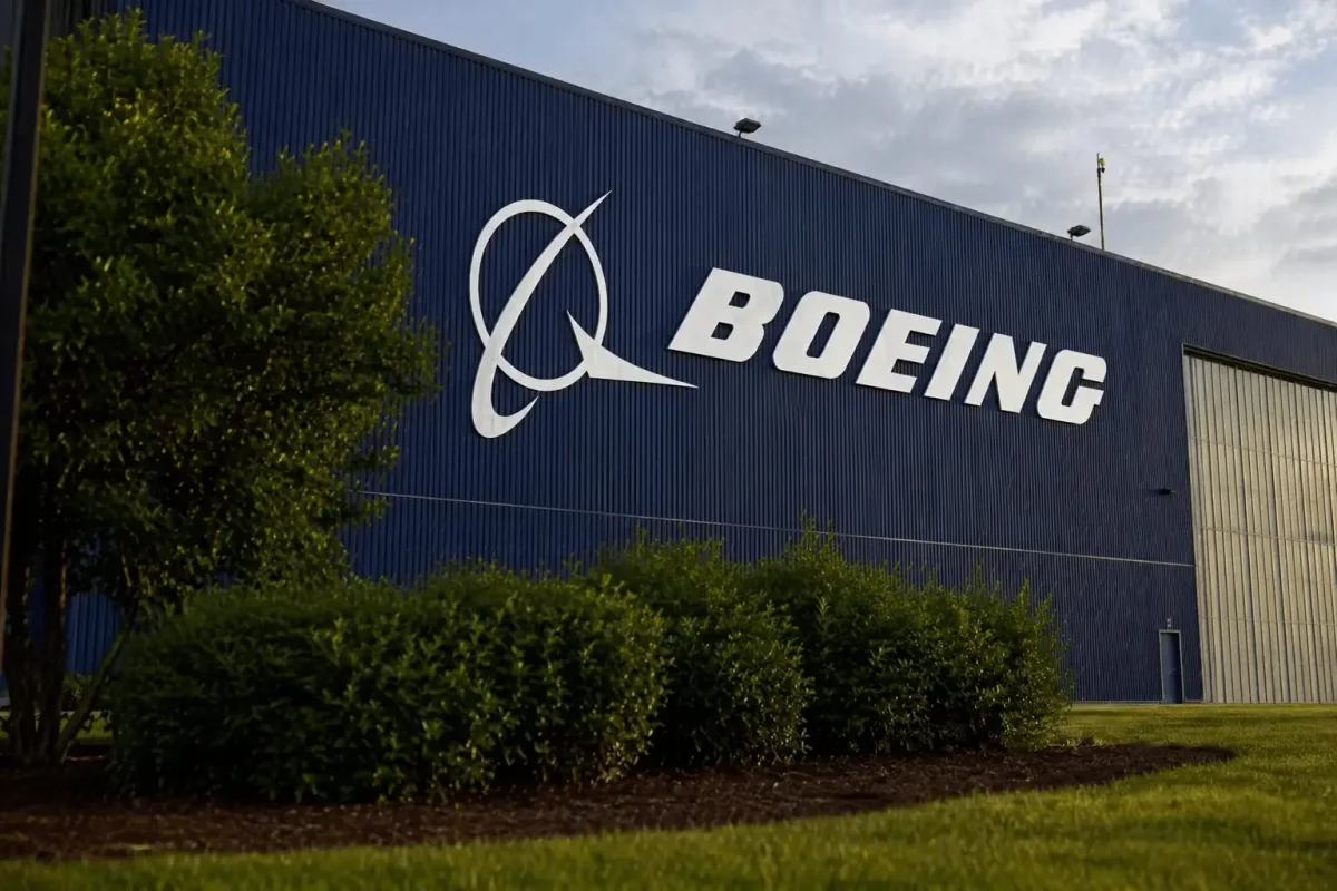 Boeing Posts Narrower Q1 Loss, But Cash Burn Remains a Concern