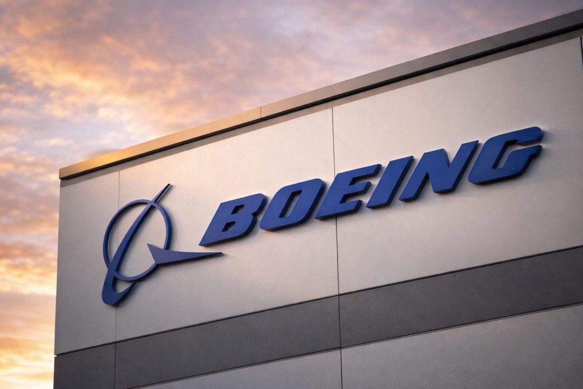 Boeing Shares Gain Amid Dow Milestone, Pentagon Review Looms