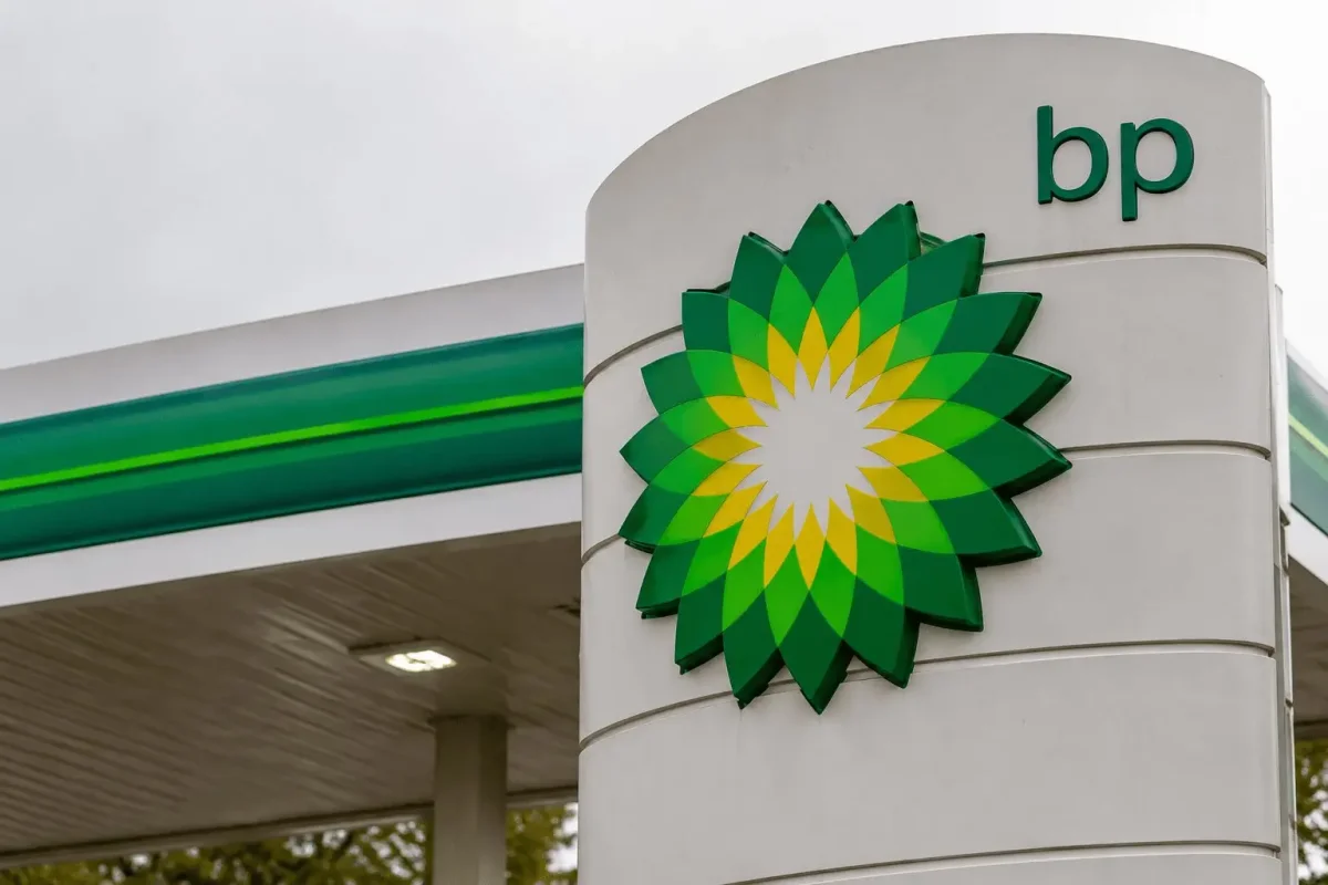 BP Shares Rise 2% Ahead of Q2 Update; Cash Flow Key to Closing Gap with Shell