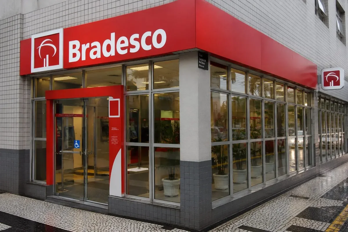Bradesco Shares Slip Below Rights Price as Credit Costs Weigh