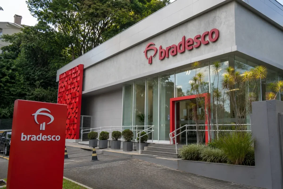 Bradesco Shares Slip Despite Profit Jump as Loan Provisions Rise