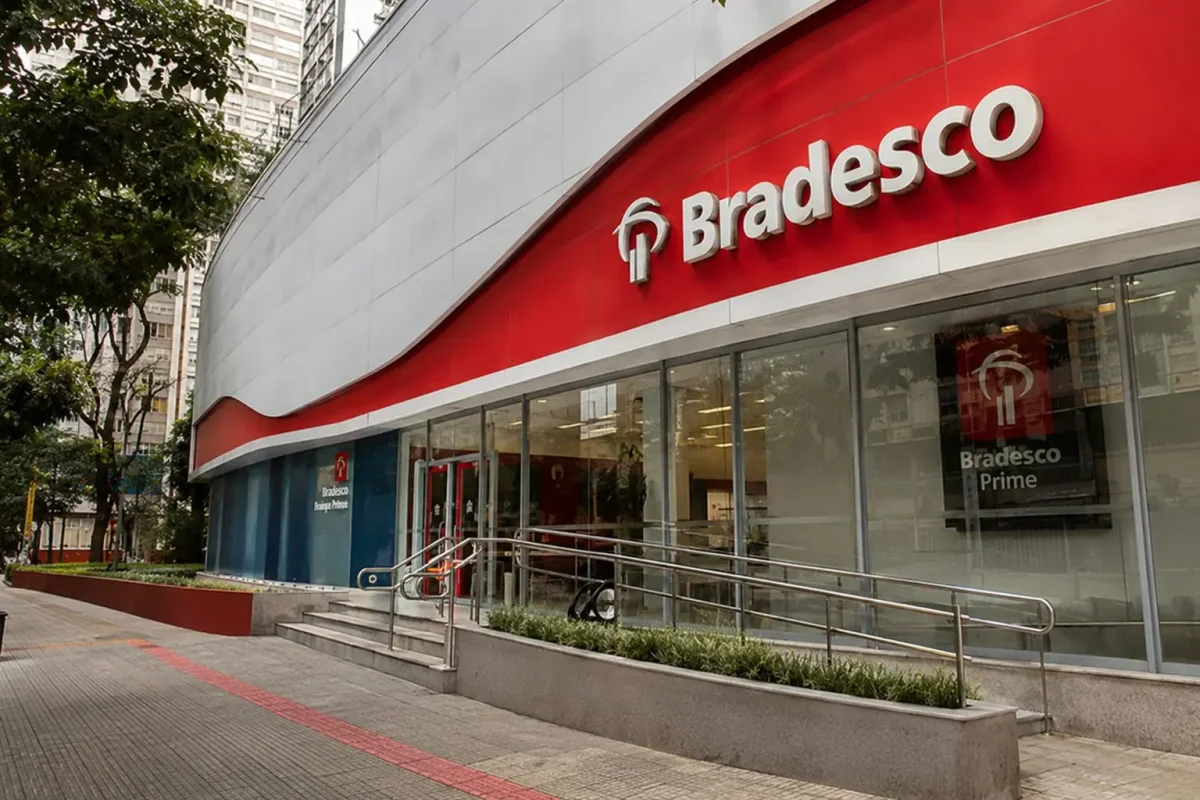 Bradesco Stock Climbs 3.28% as Brazil Bank Rally Faces Key Credit Test