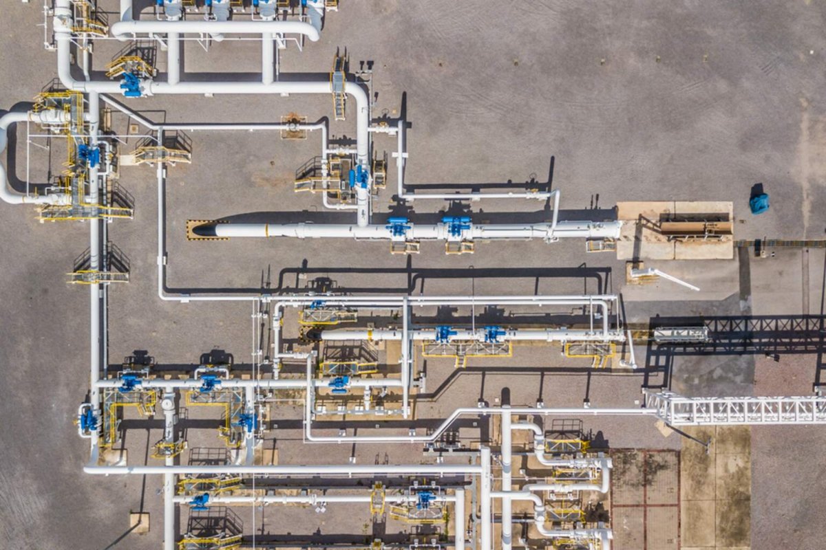Brent Dips Below $106 as Fuel Stockpiles Rise