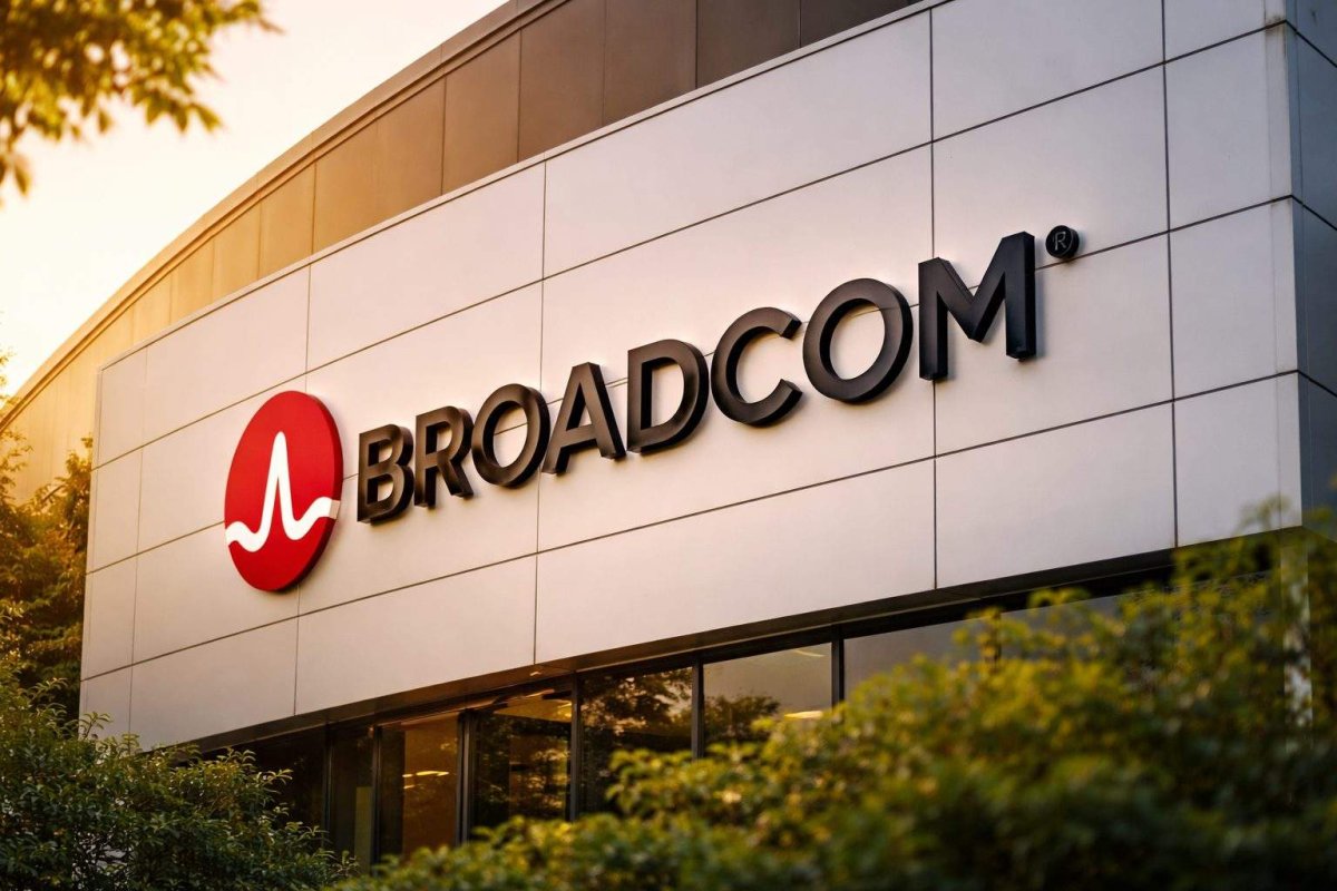 Broadcom Shares Slide Amid Cisco AI Chip Launch and Sector Downgrade